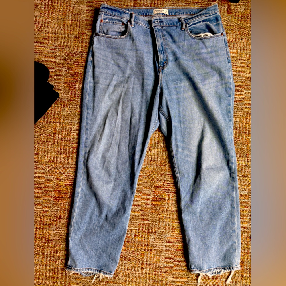 Abercrombie Ultra High Rise Ankle straight jeans